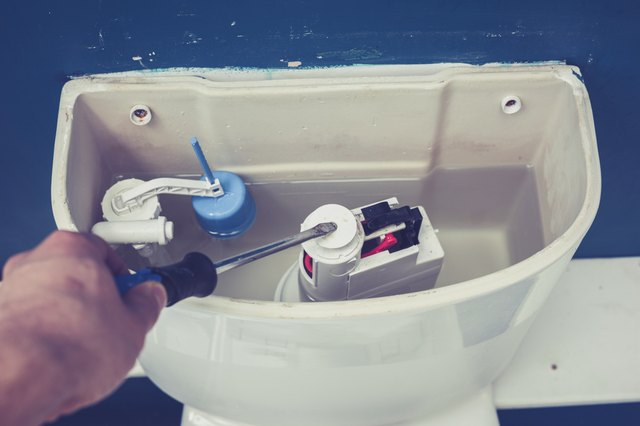 How To Fix An Overflow In A Toilet Tank | Hunker destiné Flotteur Toilette