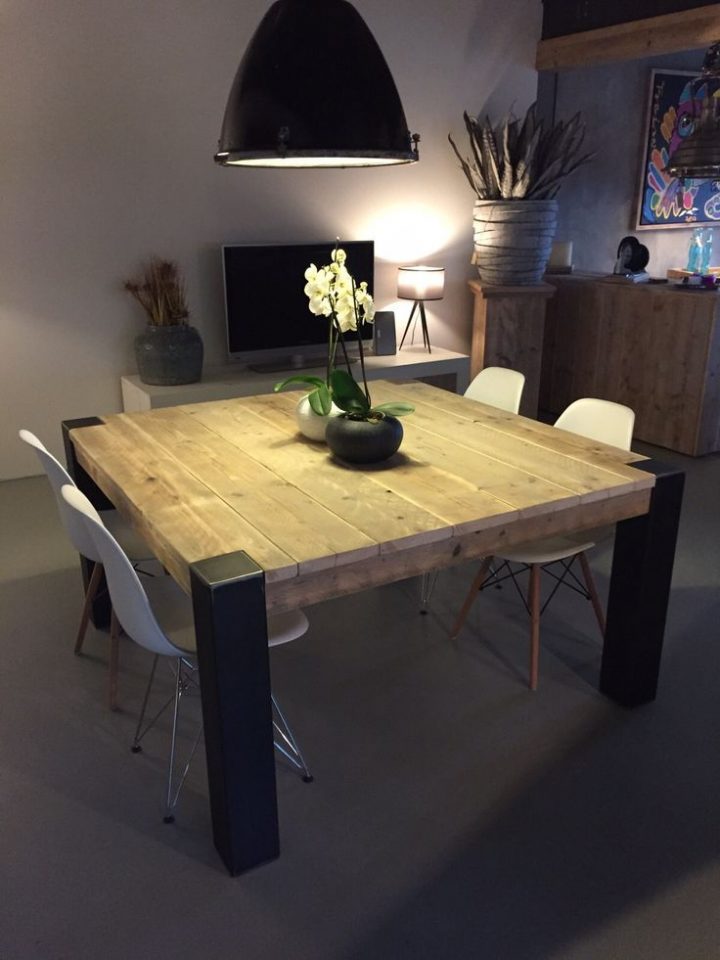 Idée Décoration Salle De Bain – Table Carrée Avec Pieds En avec Table De Salle À Manger Carrée