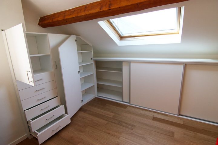 Installation, Fabrication Et Pose De Placard Sous Pente avec Rideau Placard Sous Pente