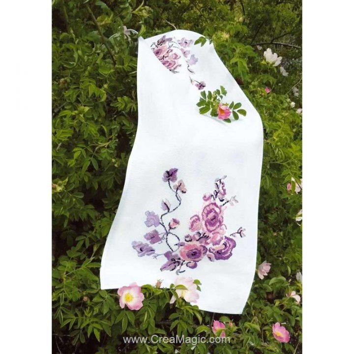 Kit Chemin De Table Fleurs Violettes À Broder – Luc Création concernant Chemin De Table Fleur