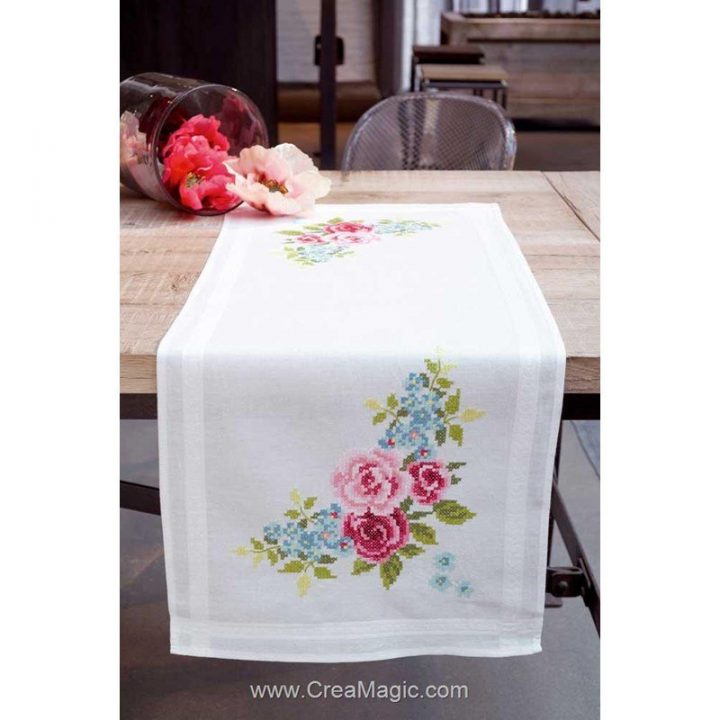 Kit Chemin De Table Vervaco En Broderie Traditionnelle destiné Chemin De Table Fleur