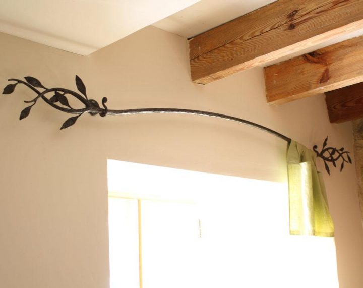 La Forge De Taranis | Tringles À Rideaux dedans Tringle A Rideau Sur Fenetre Pvc