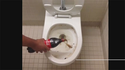 Le Coca Sert Aussi À Nettoyer Les Toilettes pour Comment Nettoyer Des Toilettes Très Sales