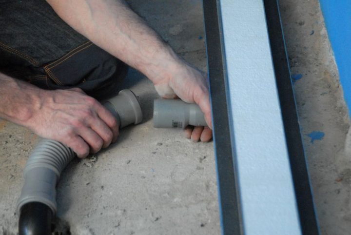 Le Placement D'Un Caniveau De Douche encequiconcerne Pose Caniveau Douche