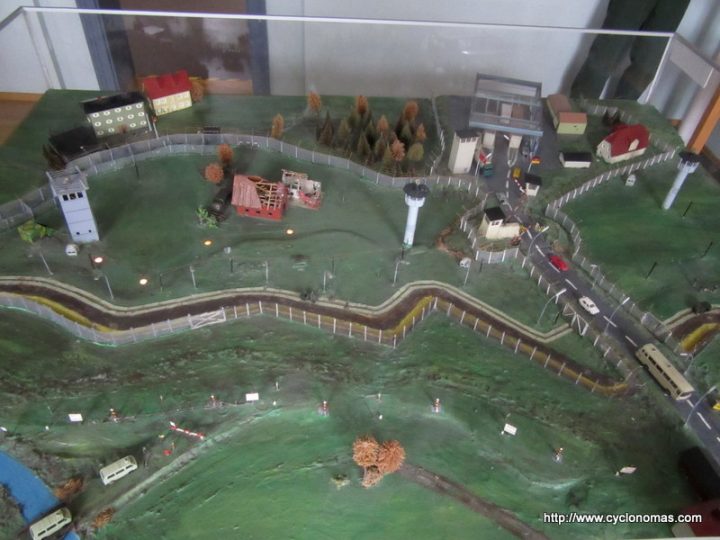 Le Rideau De Fer | Cyclonomas à Rideaux De Fer Le Rideau De Fer | Cyclonomas à Rideaux De Fer