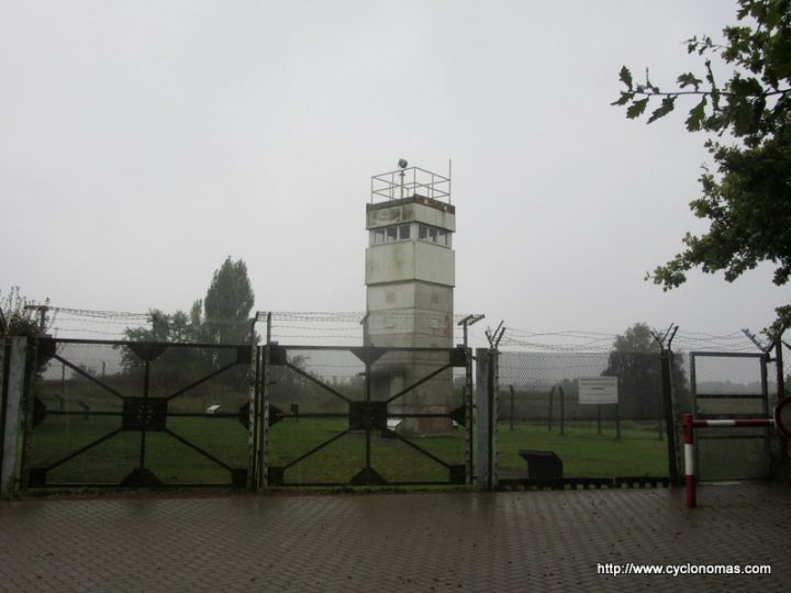 Le Rideau De Fer | Cyclonomas intérieur Rideaux De Fer Le Rideau De Fer | Cyclonomas intérieur Rideaux De Fer