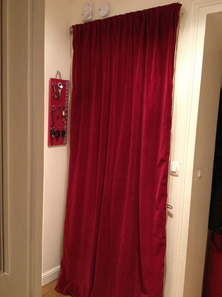 Le Rideau De Porte De Clémentine – L'Atelier Couture De L intérieur Tringle A Rideau Pour Porte D Entrée Le Rideau De Porte De Clémentine – L'Atelier Couture De L intérieur Tringle A Rideau Pour Porte D Entrée