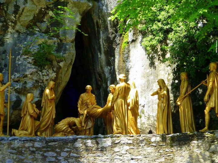 Les Chemins De Croix À Lourdes – Jardinier De Dieu à Chemin De Croix Lourdes