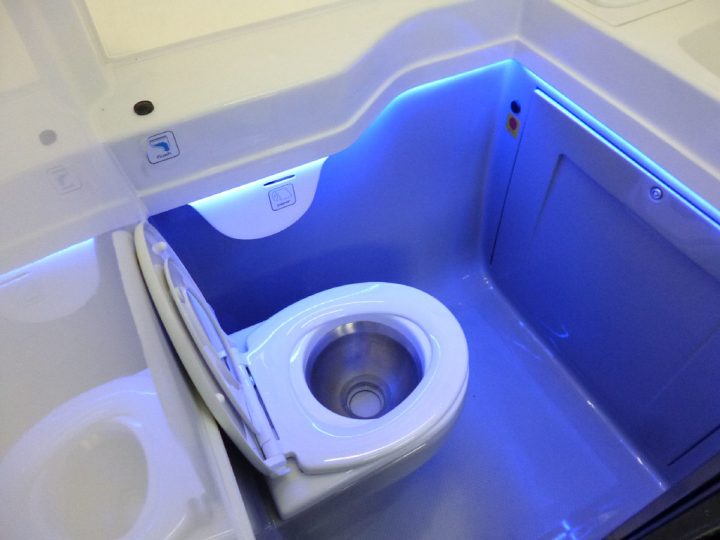 Levante 3 Toilet | The New Toilet On The Caetano Levante 3 destiné Toilette Lavante