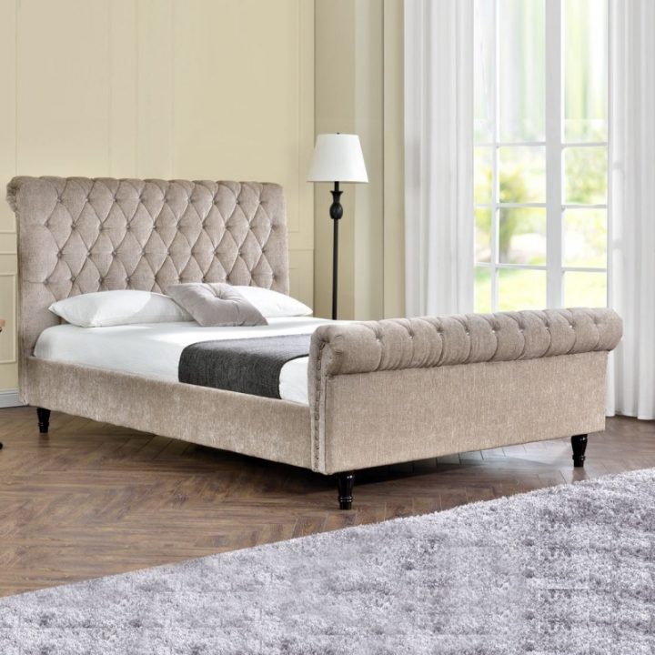 Lit Moderne Tête De Lit Haute Capitonnée Tissu Beige Kapy intérieur Tete De Lit Avec Rideau