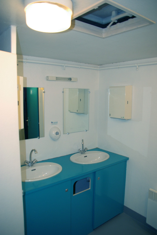 Location De Caravane Douche Mixte (Ou Non) Raccordable encequiconcerne Cabine De Douche Caravane