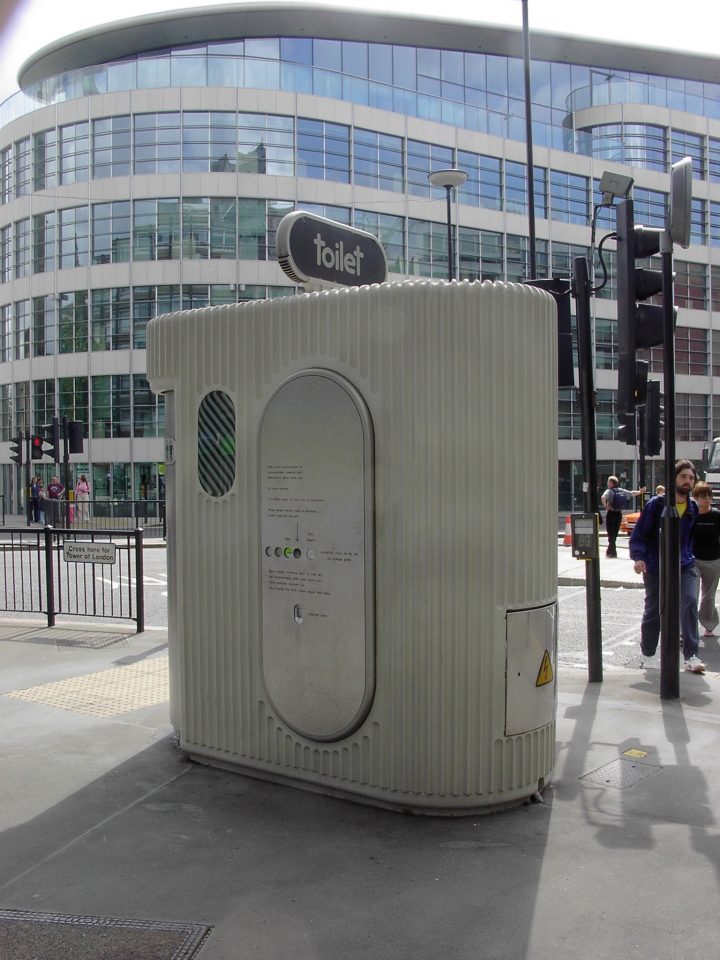 London – There And Back Again avec Toilettes Publics