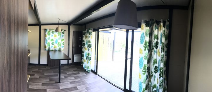 Look Moderne Style Jungle Et Longue Baie Vitrée Dans Les à Rideaux Baie Vitrée Moderne