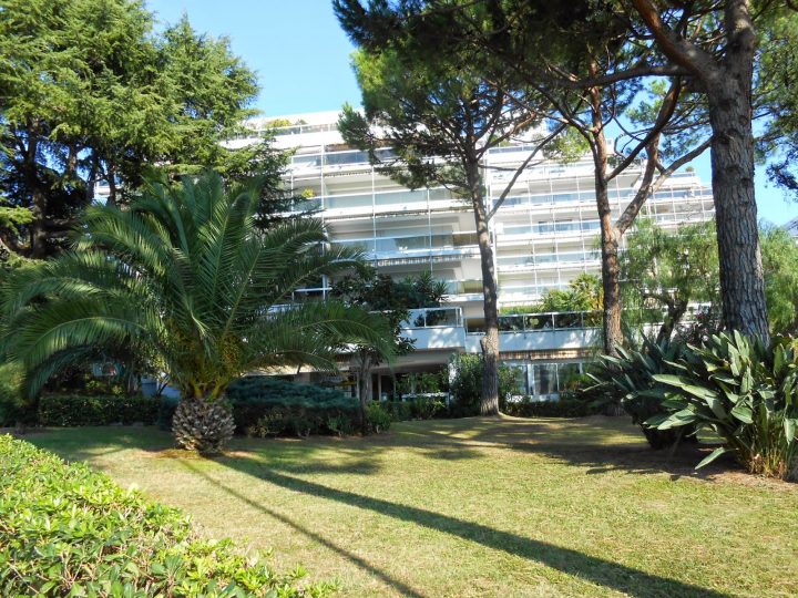 Ma Fenêtre Sur Le Midi: Antibes – Mon Chemin Vers La Plage serapportantà Chemin Du Puy Antibes