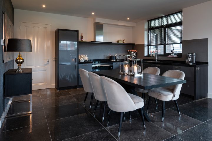 Magasin De Table A Manger Et Chaises | Holy Lands intérieur Salle A Manger Belgique