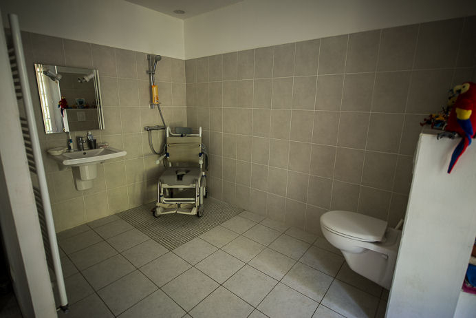 Maison À Vendre Adaptée Pour Handicapé. serapportantà Hauteur Toilette Handicapé Maison À Vendre Adaptée Pour Handicapé. serapportantà Hauteur Toilette Handicapé