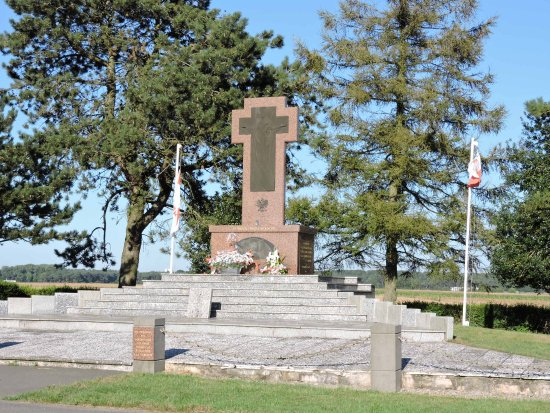 Mémorial Aux Volontaires Polonais (Neuville-Saint-Vaast dedans 1 Chemin Des Carrières 94310 Orly