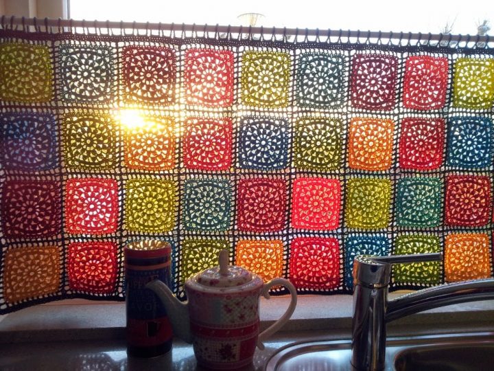 Mes Favoris Tricot-Crochet: Modèle Gratuit : Un Rideau tout Rideaux Colorés Mes Favoris Tricot-Crochet: Modèle Gratuit : Un Rideau tout Rideaux Colorés