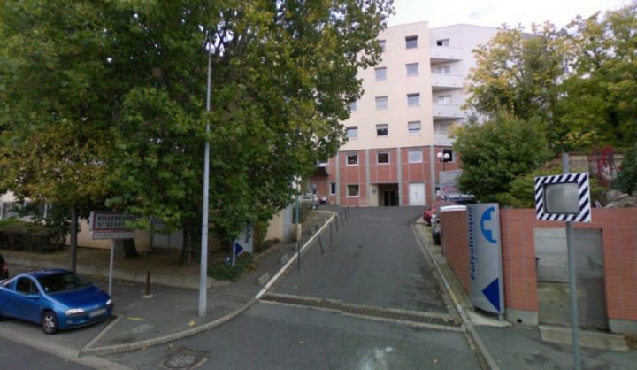 Mort, Il Est Oublié Dans Les Toilettes De L’hôpital à Musique Dans Les Toilettes Mort, Il Est Oublié Dans Les Toilettes De L’hôpital à Musique Dans Les Toilettes