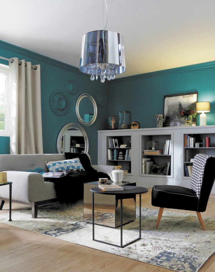 Mur Bleu / Sol Parquet Bois Clair / Rideau Crème / Canapé destiné Rideau Gris Noir