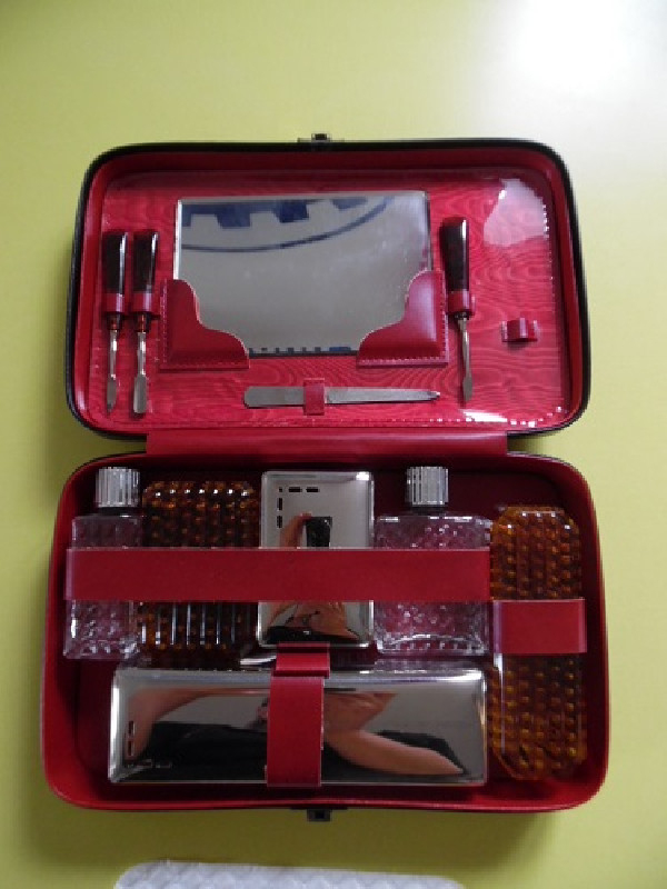 Nécessaire De Toilette 50'S – Les Vieilles Choses encequiconcerne Nécessaire De Toilette Bébé