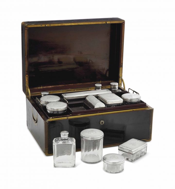 Necessaire De Toilette En Argnt Et Verre , Par Aucoc Aine serapportantà Nécessaire De Toilette Bébé