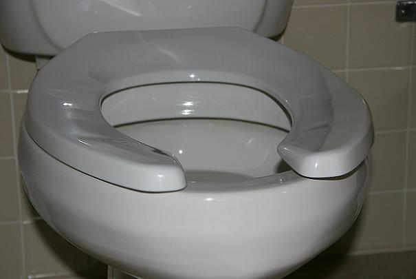 Nettoyer La Cuvette Des Toilettes destiné Acide Chlorhydrique Toilette