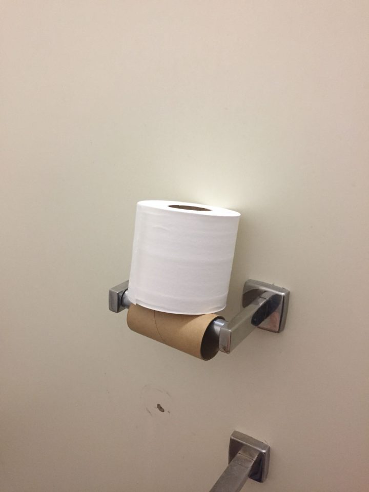 People Who Don’t Change The Finished Toilet Roll Over dedans Changer Toilette People Who Don’t Change The Finished Toilet Roll Over dedans Changer Toilette