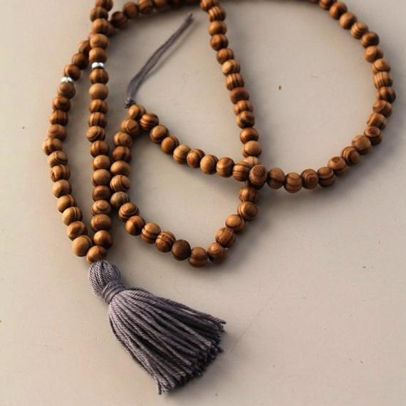 Perles De Bois Collier Cadeau Beauté Gris Pompon Collier destiné Rideau De Perles De Bois Provençaux