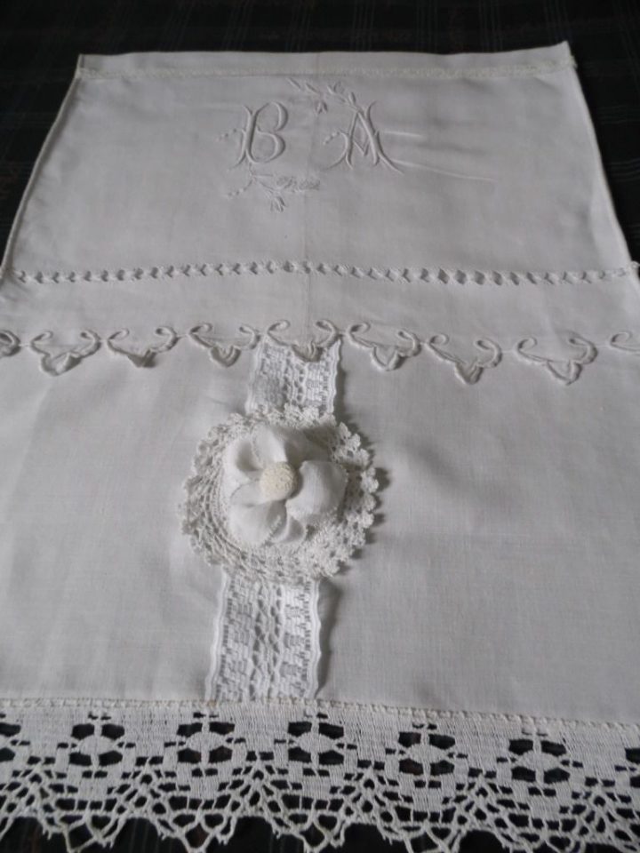 Petit Rideau En Lin Réalisé Avec La Partie Centrale D'Un intérieur Rideaux Anciens