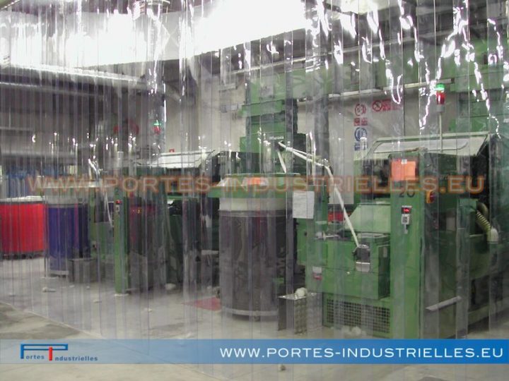Portes À Lanières – Rideaux A Lanieres Souples De Pvc destiné Rideau Plastique Industriel