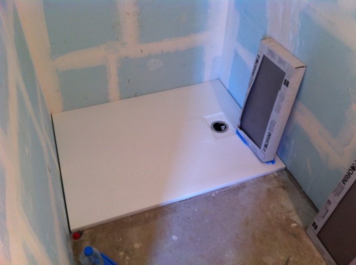 Pose Receveur Douche Italienne Et Carrelage Mihdf serapportantà Peinture Pour Bac A Douche