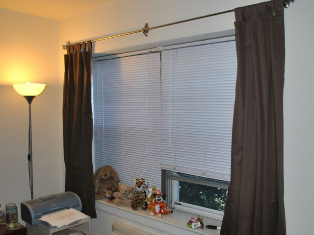 Poser Une Tringle À Rideaux avec Tringle A Rideau Sur Fenetre Pvc