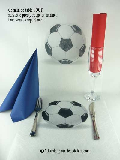 Pour Un Repas De Sportifs, Déployez Le Chemin De Table à Chemin De Table Foot