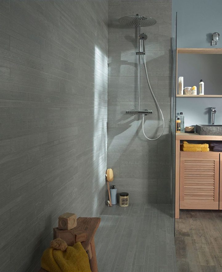 Remplacer Sa Baignoire Par Une Douche : Tous Les Avantages encequiconcerne Carrelage Douche Italienne Antidérapant