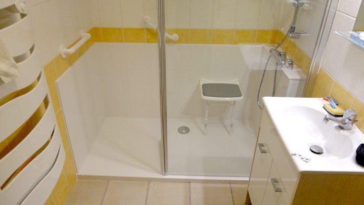 Rénovation Salle De Bain : Exemple D'Une Douche Plain Pied intérieur Douche De Sécurité Réglementation Rénovation Salle De Bain : Exemple D'Une Douche Plain Pied intérieur Douche De Sécurité Réglementation