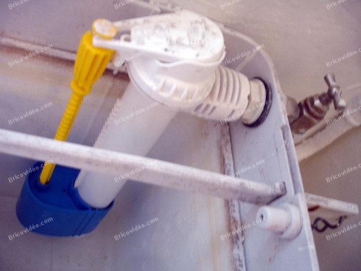 Réparation Fuite Chasse D'Eau Ancien Wc Réservoir Suspendu. tout Fuite D Eau Toilette Réparation Fuite Chasse D'Eau Ancien Wc Réservoir Suspendu. tout Fuite D Eau Toilette