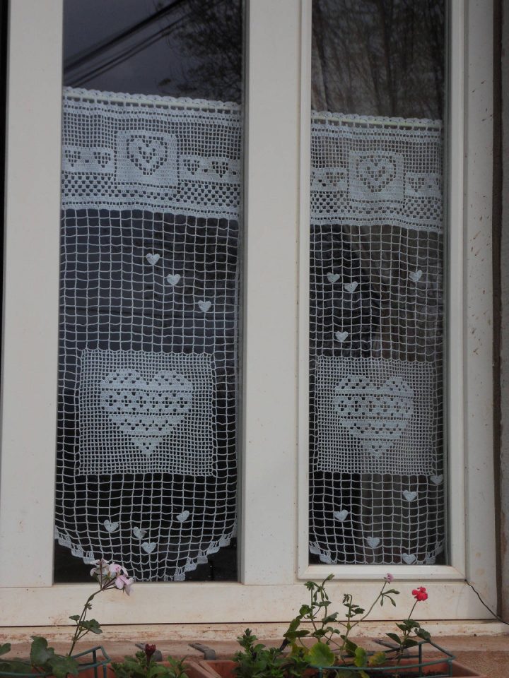 Rideau Crochet Fait Main Taille Xl Le Coeur En Médaillon pour Rideaux A Crochet Rideau Crochet Fait Main Taille Xl Le Coeur En Médaillon pour Rideaux A Crochet