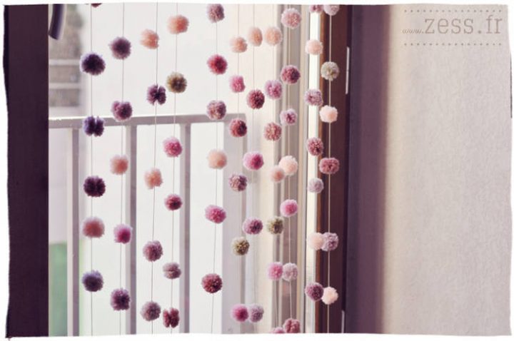 Rideau De Fils Avec Des Pompons – Guide Astuces dedans Rideau En Fil