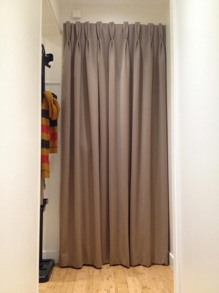 Rideau De Porte À Têtes Flamandes – Atelier Secrea pour Rideau De Porte Fantaisie