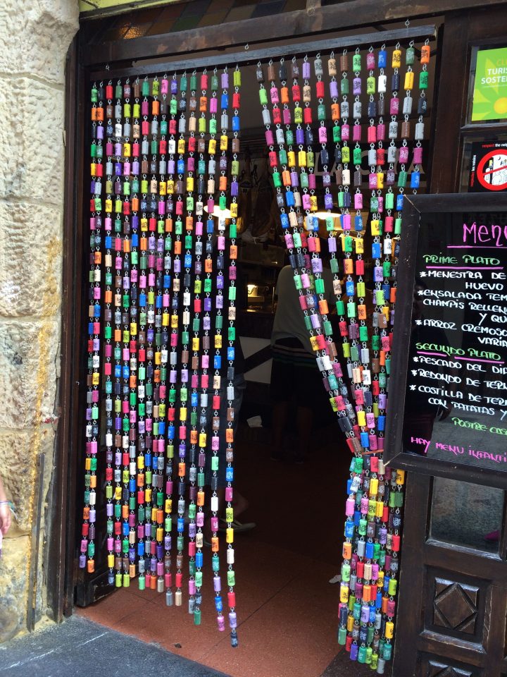 Rideau En Bouchons De Liège Colorés. Visible À San dedans Rideau Lanière Plastique