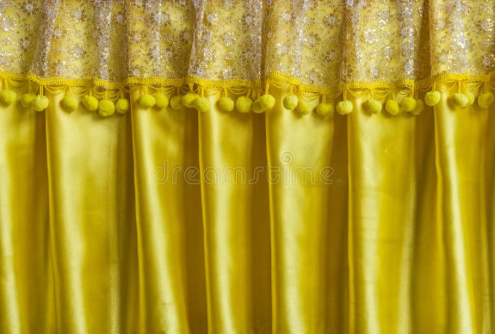 Rideau Jaune En Tissu Photo Stock. Image Du Lumineux destiné Rideau En Organza Lumineux