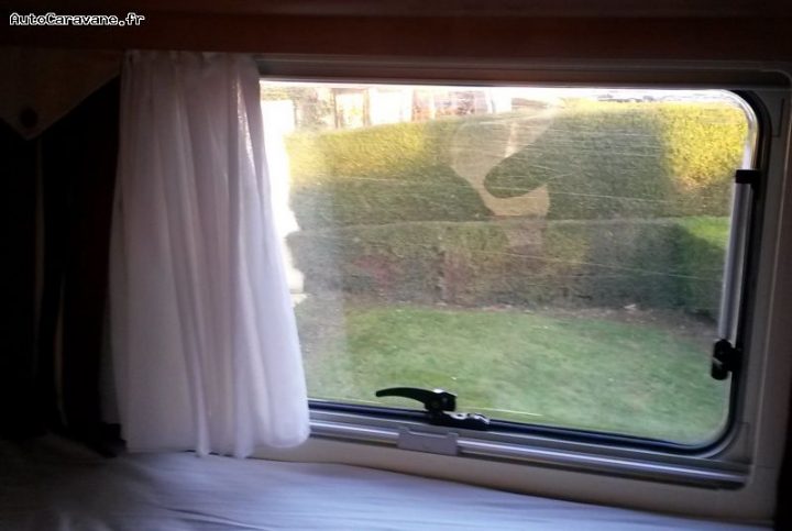 Rideau Rangé Au Maximum: 25% De La Baie Reste Occultée dedans Rideau Pour Ne Pas Etre Vu De L Exterieur