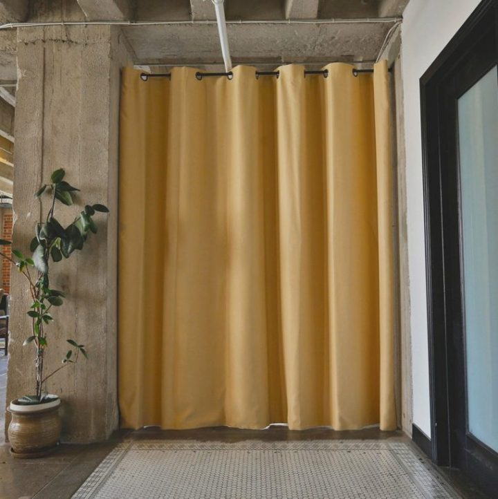 Rideau Séparateur De Pièce En Matériaux Différents Pour Se serapportantà Rideau Séparateur De Pièce