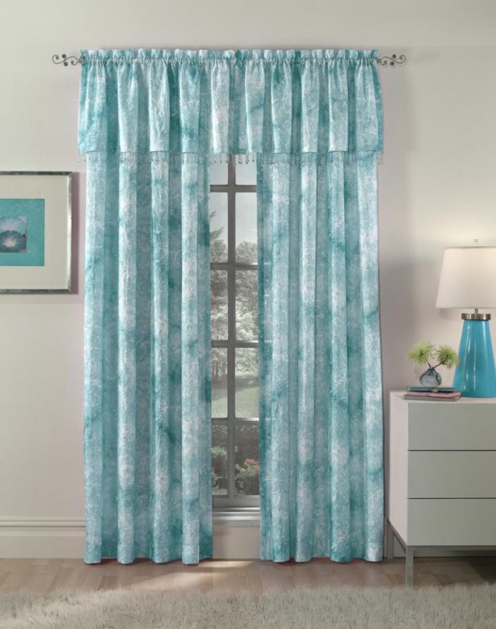 Rideau Turquoise En 33 Idées Exotiques Pour Chaque Pièce concernant Rideaux Occultants Turquoise