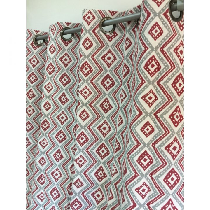 Rideau Vintage Rouge Avec Motif Géométrique dedans Rideaux Motif Geometrique Rideau Vintage Rouge Avec Motif Géométrique dedans Rideaux Motif Geometrique
