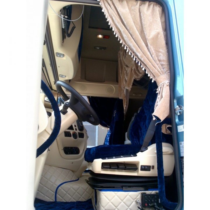 Rideaux Complets Velours Beige Modele Arche Avec Ponpons intérieur Rideau Velours Beige Rideaux Complets Velours Beige Modele Arche Avec Ponpons intérieur Rideau Velours Beige