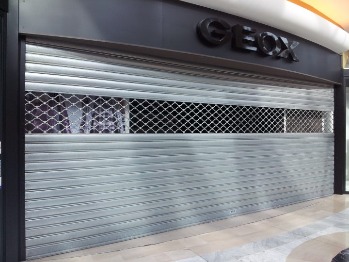 Rideaux Métalliques Électriques À Lames Pleines Avec Pas avec Rideau Metallique Garage Prix Rideaux Métalliques Électriques À Lames Pleines Avec Pas avec Rideau Metallique Garage Prix