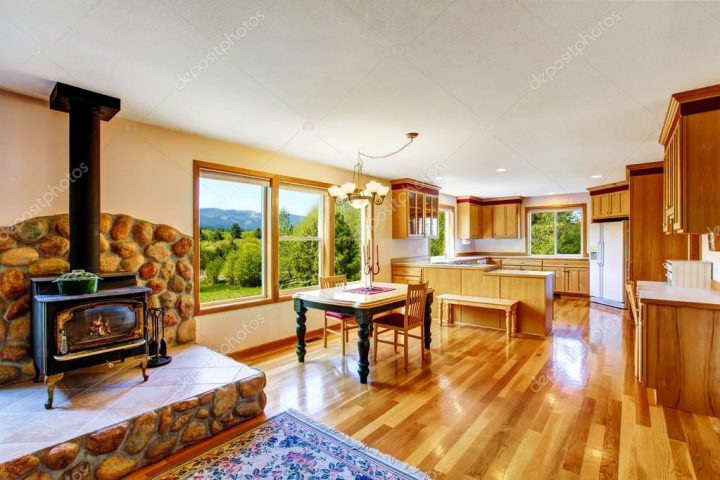 Salle À Manger Et Cuisine Pièce Intérieur Avec Cheminée serapportantà Salle A Manger Ancienne