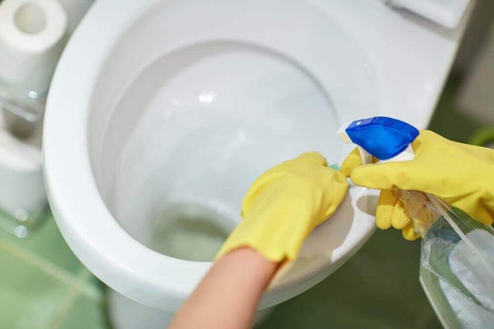 Salle De Bain : La Meilleur Façon De La Nettoyer Correctement dedans Comment Détartrer Des Toilettes